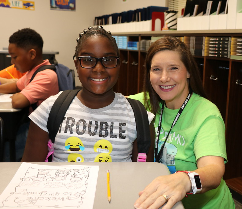 Summer Grevenberg, fourth grade, meets Andrea Zepeda, the new principal at Alamo Elementary. 