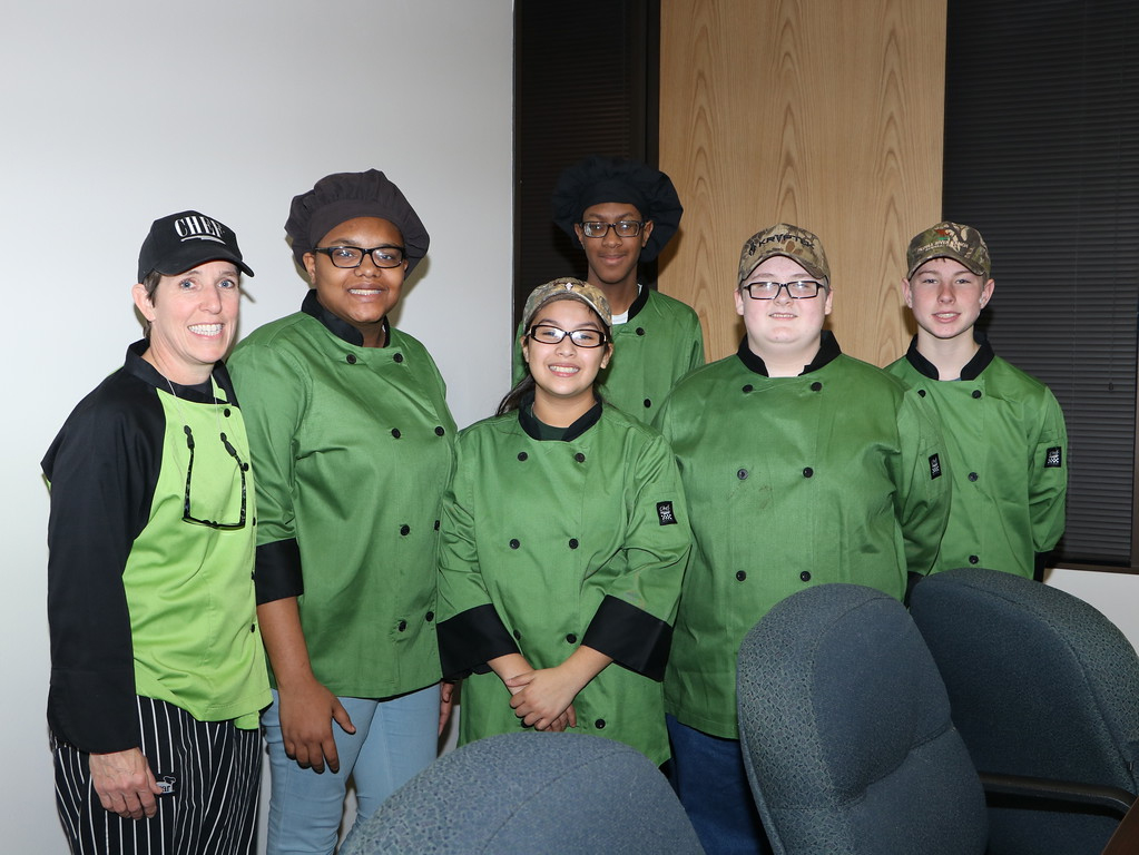 
Tina Andrade (left), Culinary Arts teacher at Stuart Career Tech High School, and her students (from left) Kerrionna Martin, Evelyn Jaimes, Cody Fontenot, Shannon Schamp and Terry Swindoll, provide an Appreciation Dinner for Goose Creek CISD Board members at a recent board meeting in honor of School Board Recognition Month.
