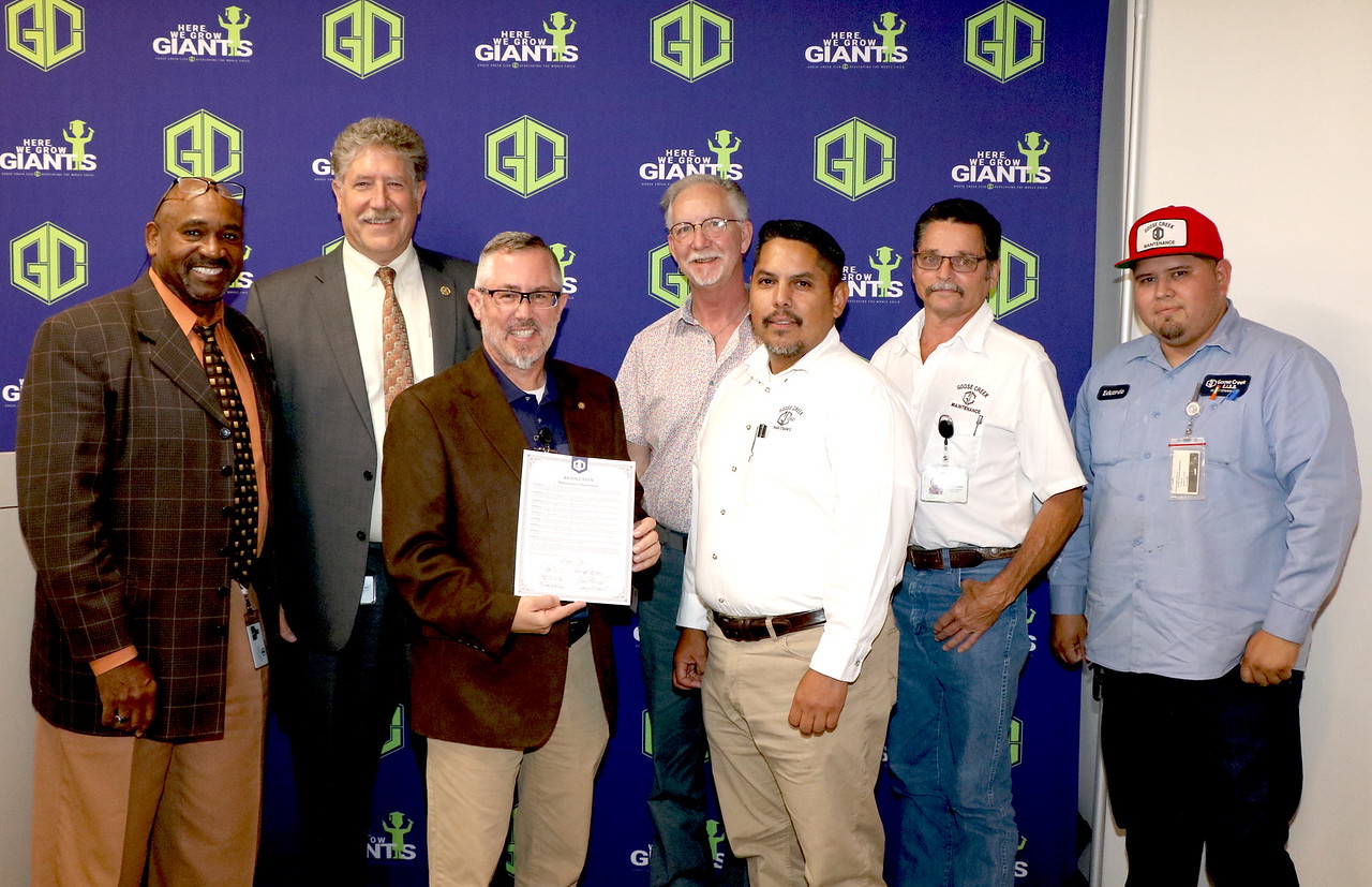 Maintenance receives resolution from GCCISD board