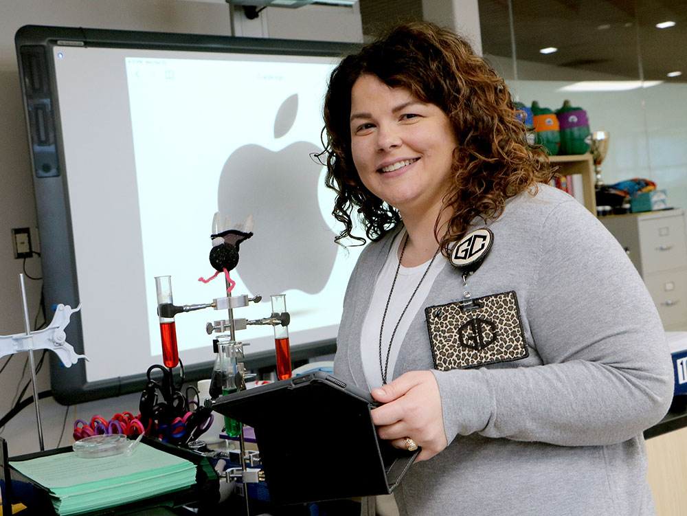 Lori Roberts, an educational technology specialist for Goose Creek CISD, prepares to share her App of the Month Challenge with educators from the district’s high schools.