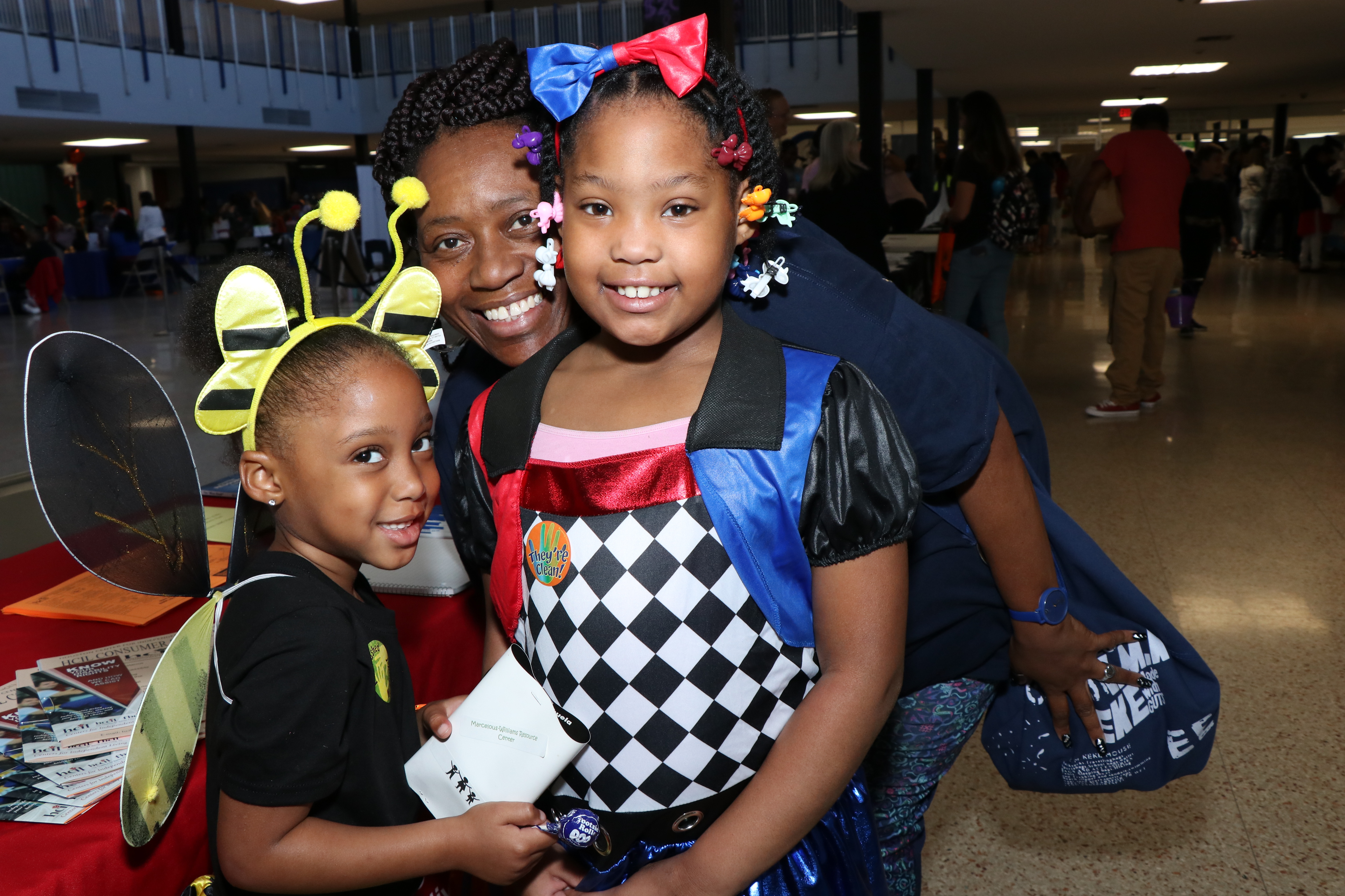 Zaylin Robinson and Payton Moore enjoy the GCCISD Parent Fair with Kim Alfred.