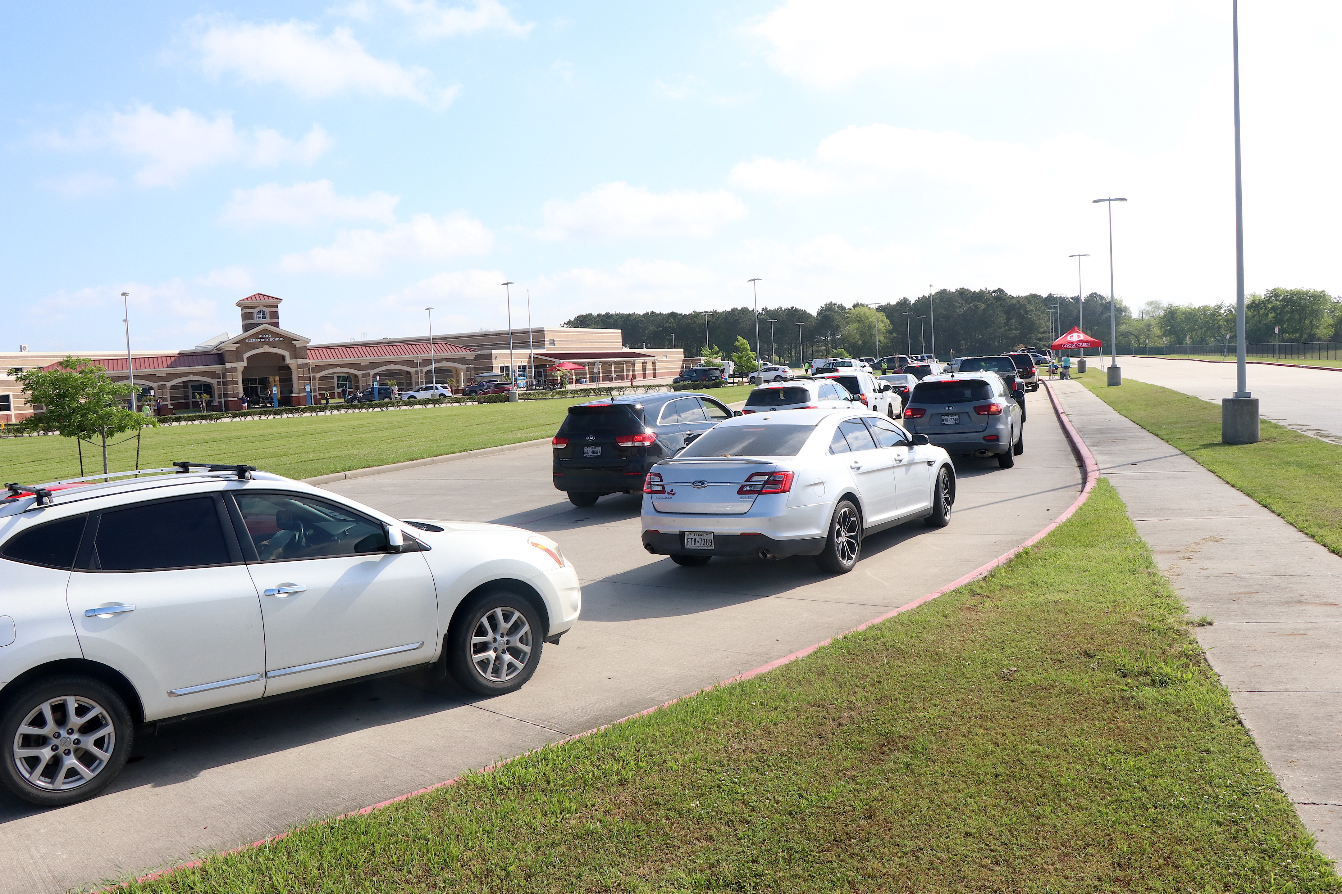 Car line outside Alamo