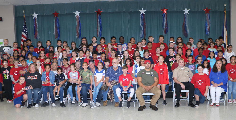 Austin Elementary students pose with veterans