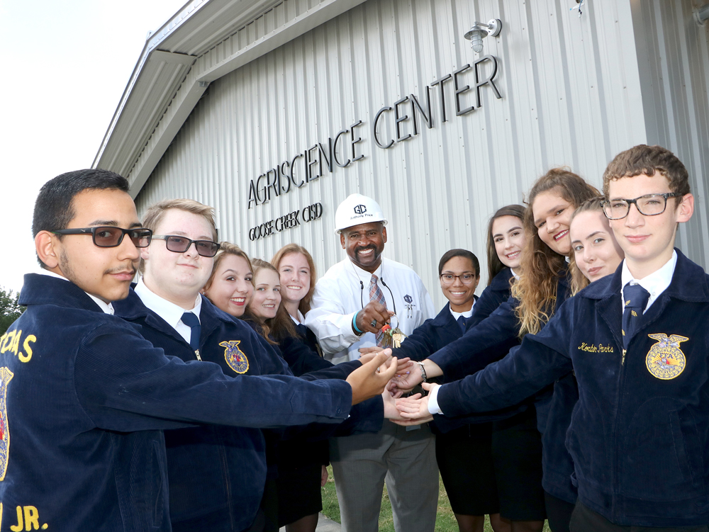 
Dr. Anthony Price (middle), Goose Creek CISD deputy superintendent, presents the keys to the new Agriscience Center to FFA members (from left) Isaiah Gomez and Shannon Schamp, Stuart Career Tech High School; Ashley Ybanez and Kaylee Dahlquist, Ross S. Sterling High School;  Laney Lawley, Hannah Humphrey and  Isabella Garzoria, Goose Creek Memorial High School and Raelynn Dempsey, Emily Arabie and Korbin Parks, Robert E. Lee High School. The new facility at 8312 John Martin Road, which houses classrooms, a practice arena and pens for pigs, goats, sheet and cattle, will be used by nearly 1,000 students from four high schools in GCCISD. The grand opening ceremony is scheduled for September 29, at 10 a.m. For sponsorship opportunities, contact Kenny Rogers at kenneth.rogers@gccisd.net or call 281-420-4500, ext. 84414.
