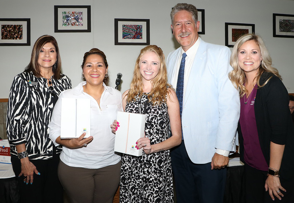 
Community Resource Credit Union representatives Yvonne Silva (left) and Macie Schubert (right), joined by Randal O’Brien (second from right), Goose Creek CISD superintendent, present iPads to lucky drawing winners, who also are new GCCISD teachers
Maria Zuniga from Bañuelos Elementary and April Campese from Lamar Elementary.
