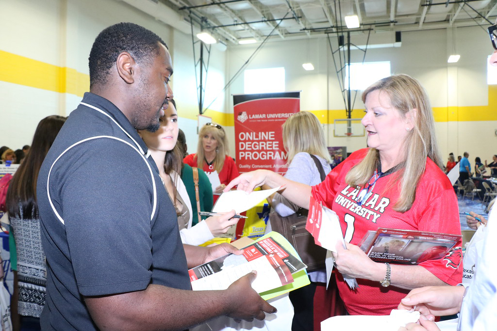 
Adelina Gomez-Abshire (left) from Beacon Federal Credit Union talks with new Goose Creek CISD teachers at the recent New Teacher Vendor Fair held at Highlands Junior School.
