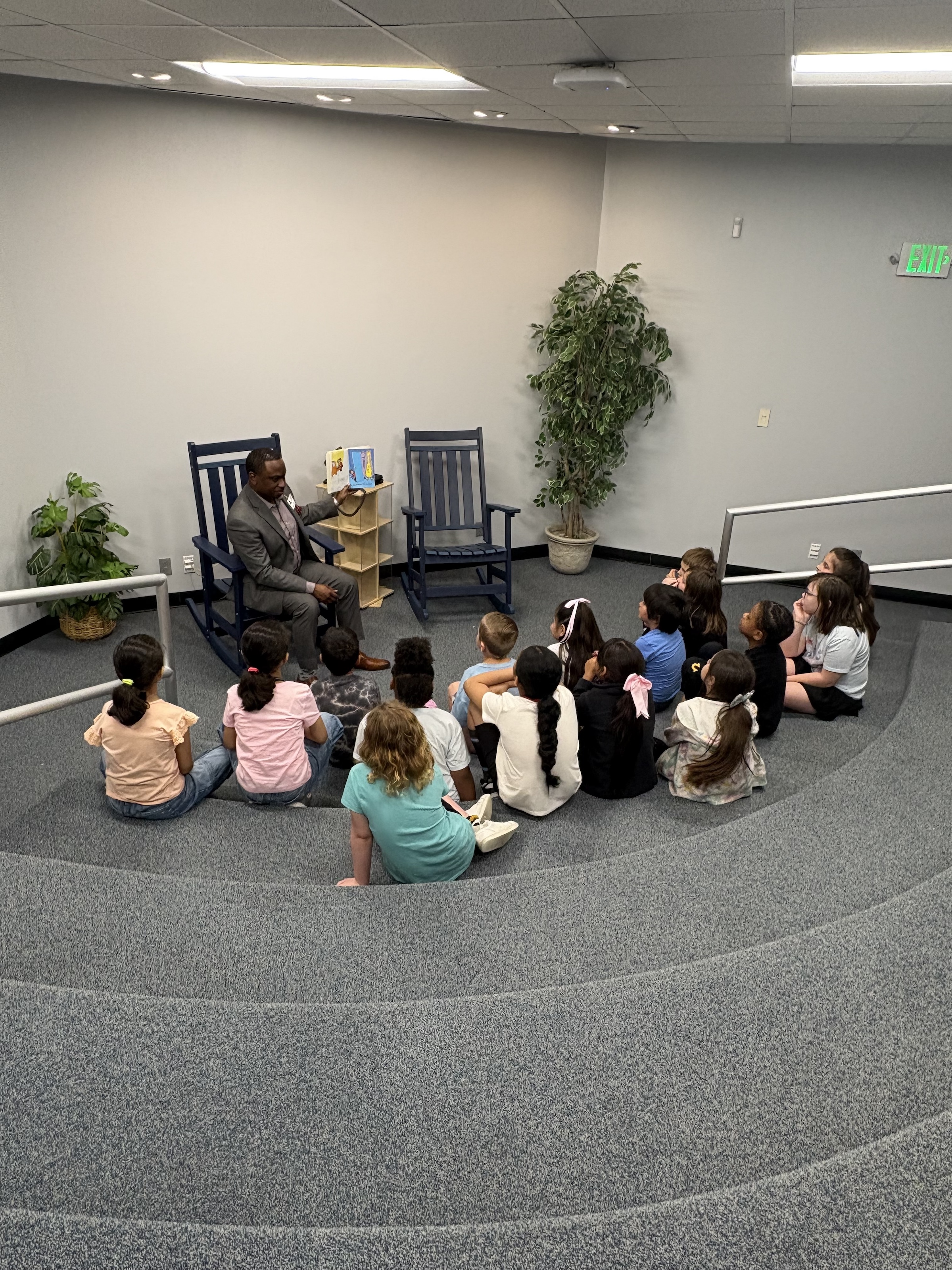 Mayor Charles Johnson reading to students