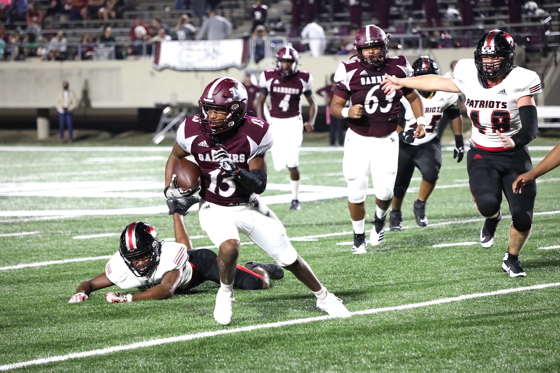 lee football player gets past goose creek memorial player