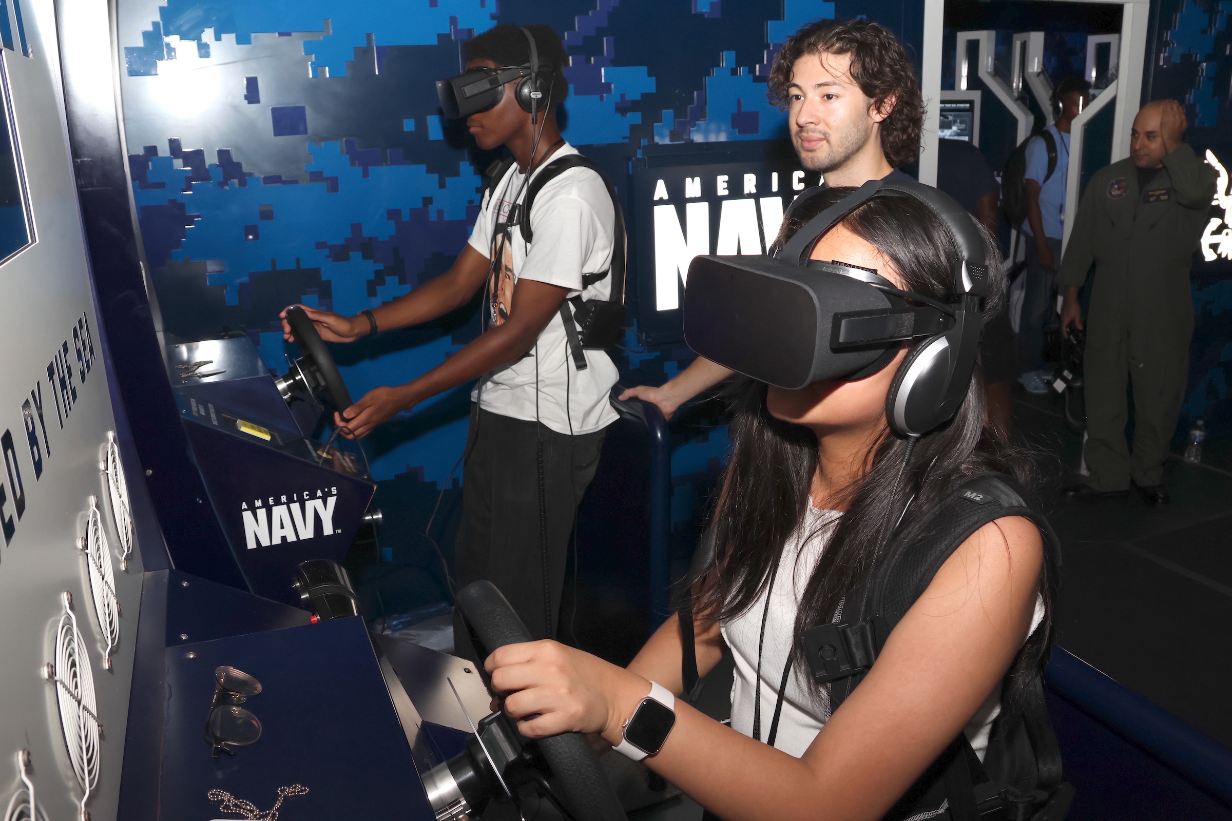 Robert E. Lee High School students work with the Navy’s virtual reality equipment
