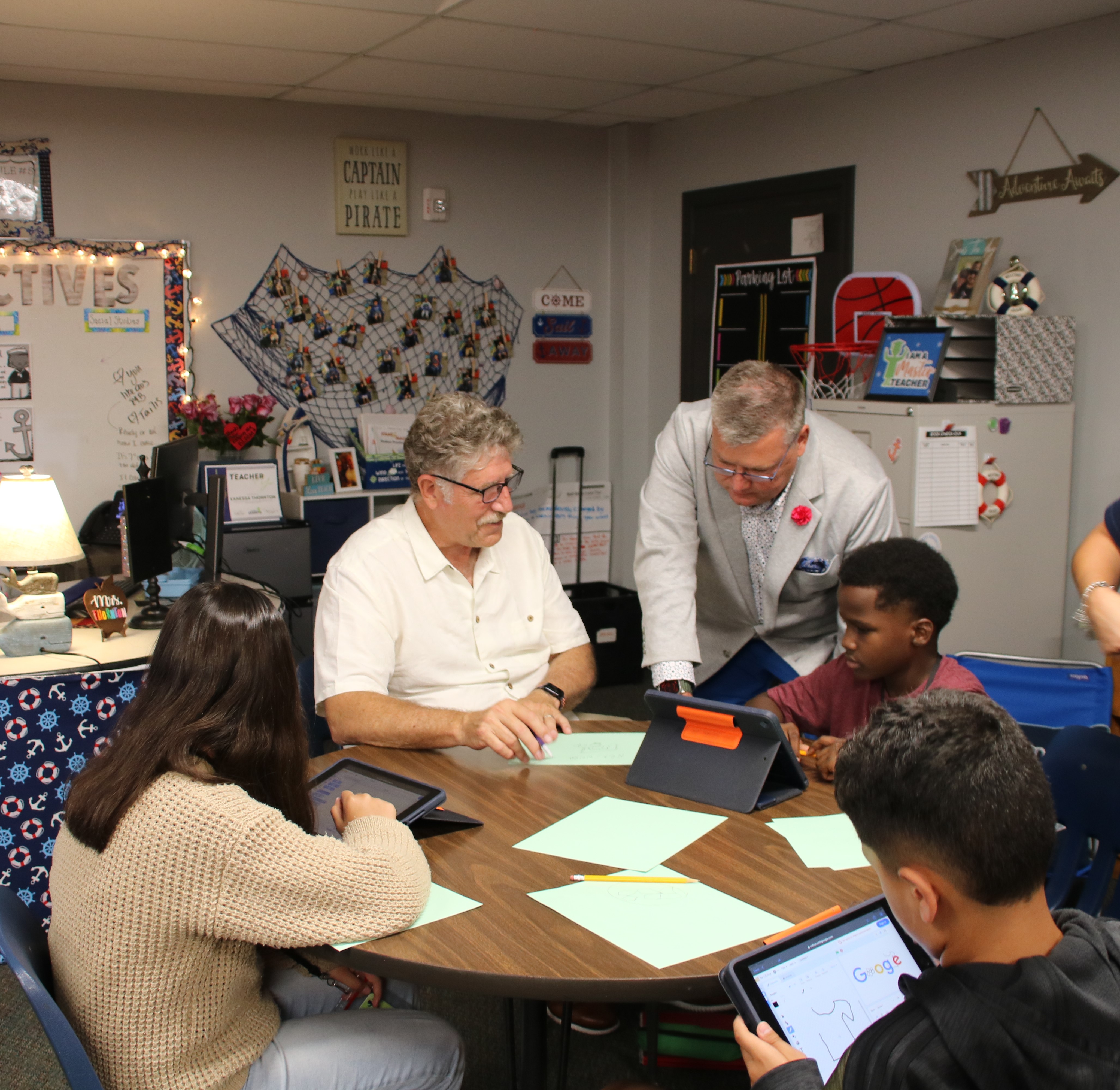 superintendent randal obrien and apple representatives learn how crockett students are using ipads