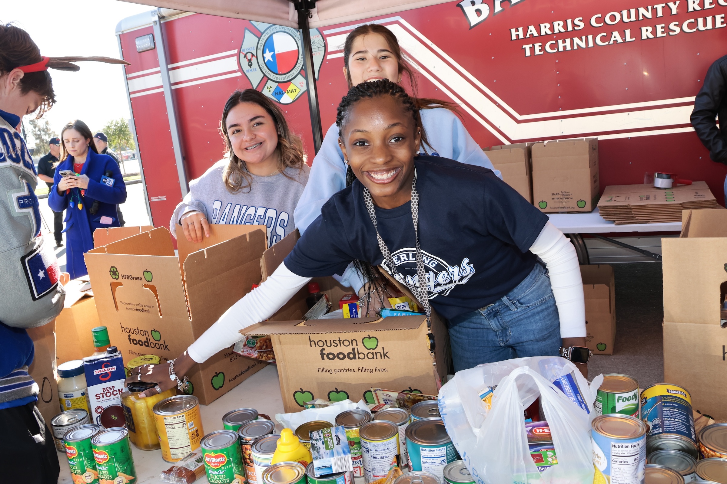 sterling pals student helps sort food