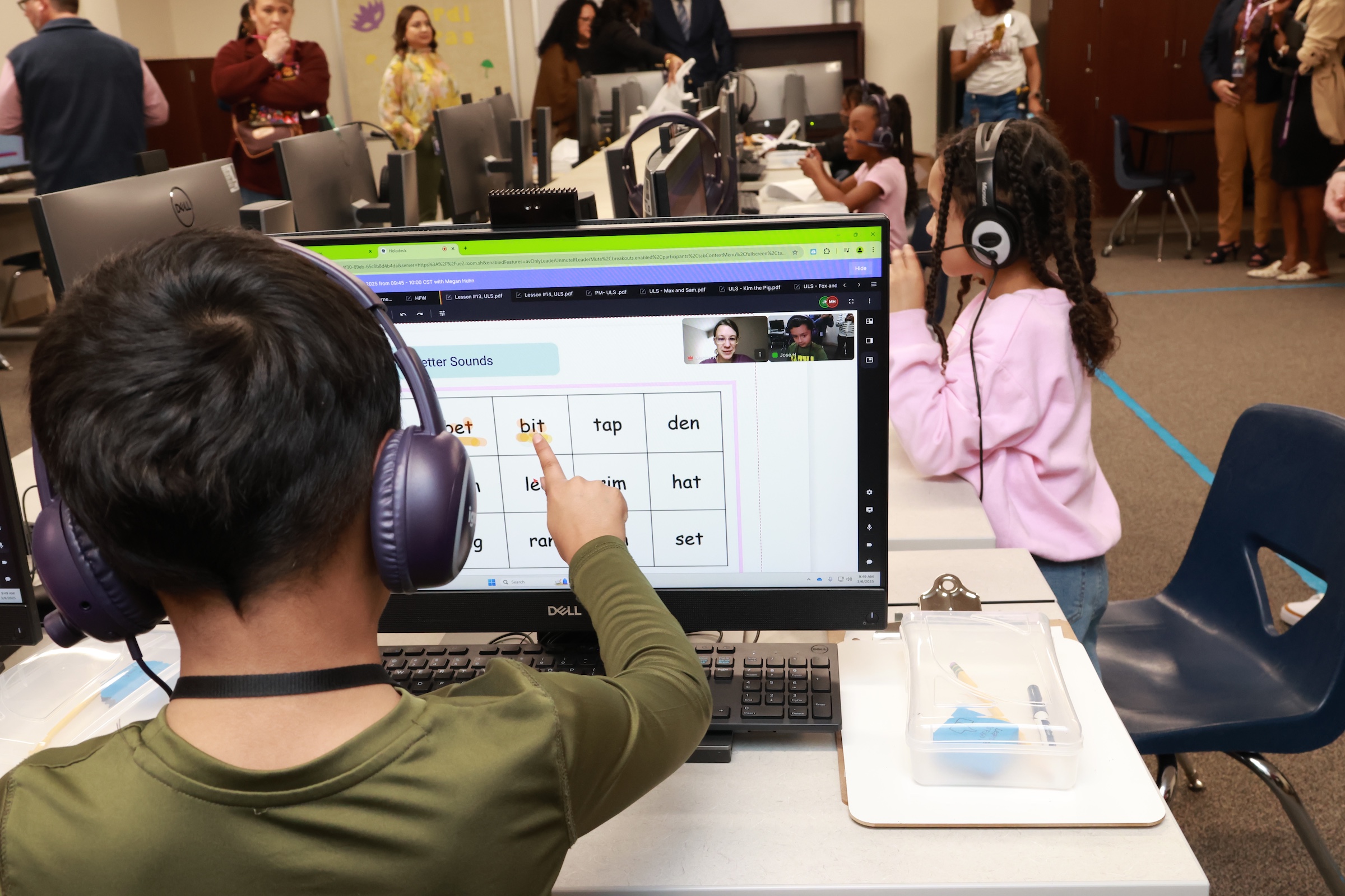 A student engages with their Ignite Reading one-on-one online tutor and interactive activities.
