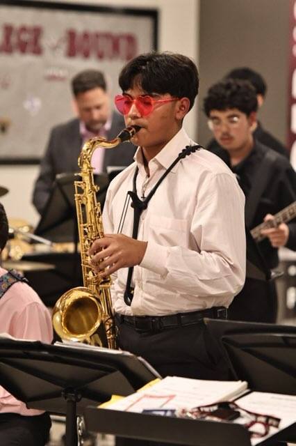 eli ortiz playing his instrument at competition