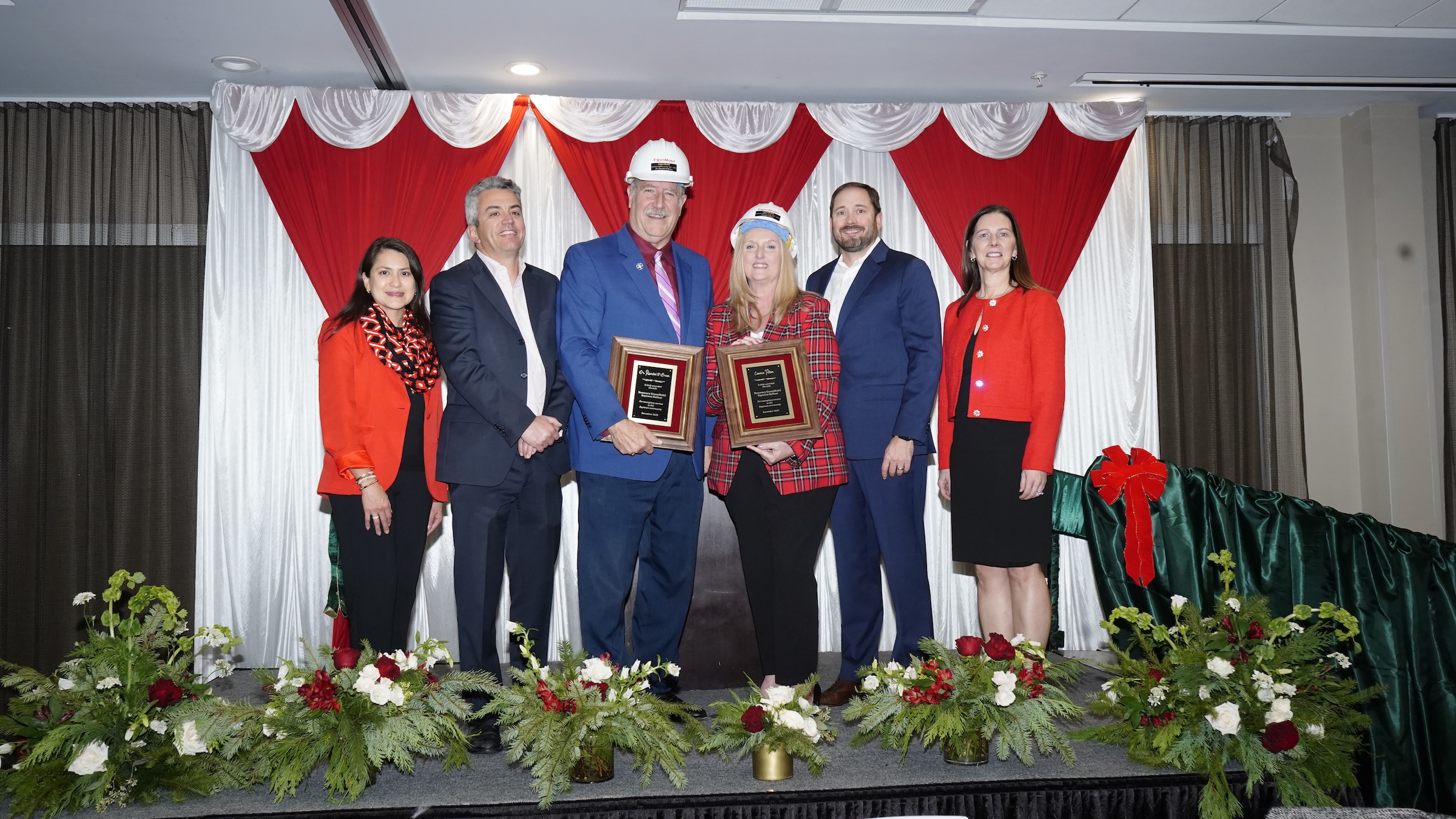 Obrien poses with connie tilton and exxon representatives with their awards