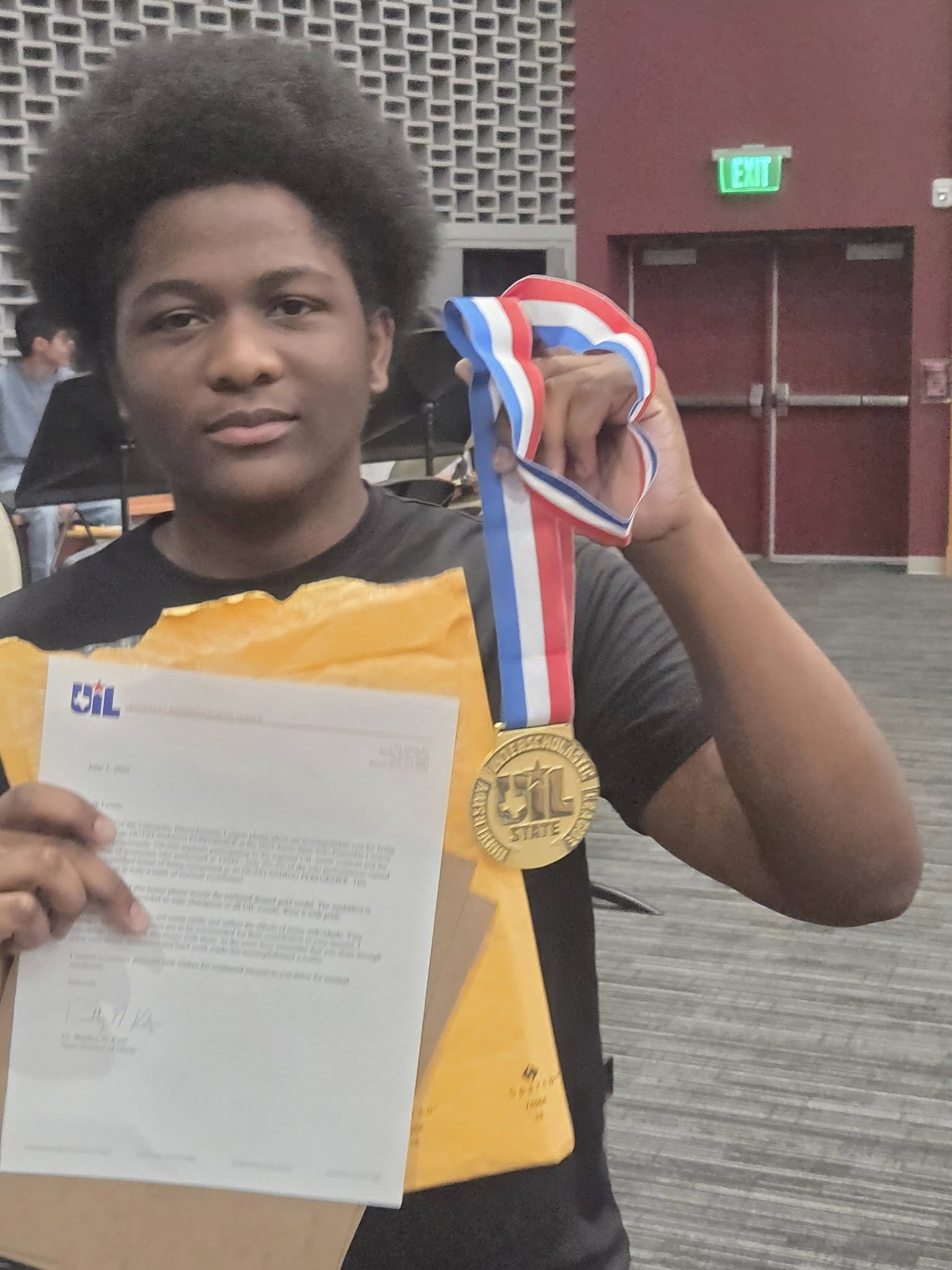 eli ortiz playing his instrument at competition