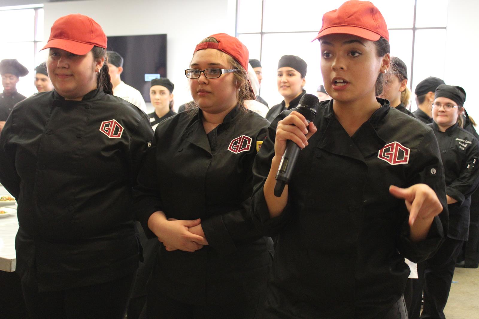 Students Present Plate to Judges